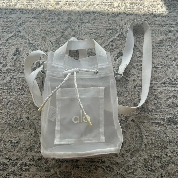 ALO Yoga White Mesh Bucket Bag - Picture 1 of 3